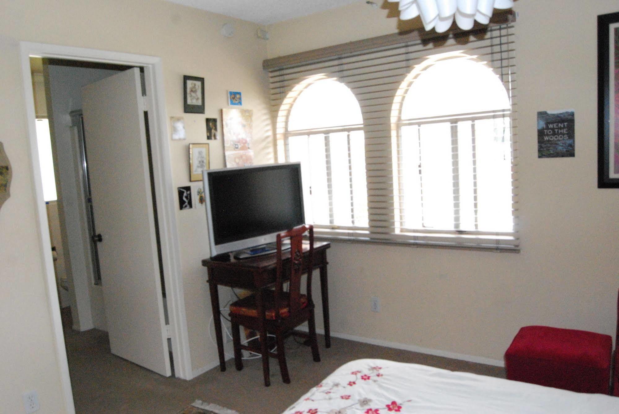 Bed And Breakfast In Hollywood Hills Los Ángeles Exterior foto